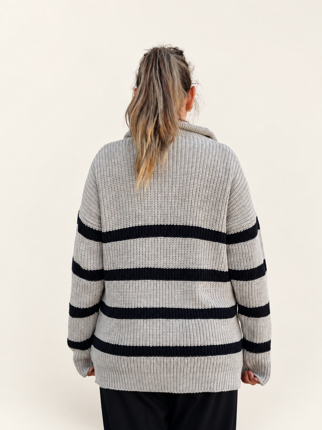 Maider Alzaga — itsaso jersey a rayas gris, fotografía 3
