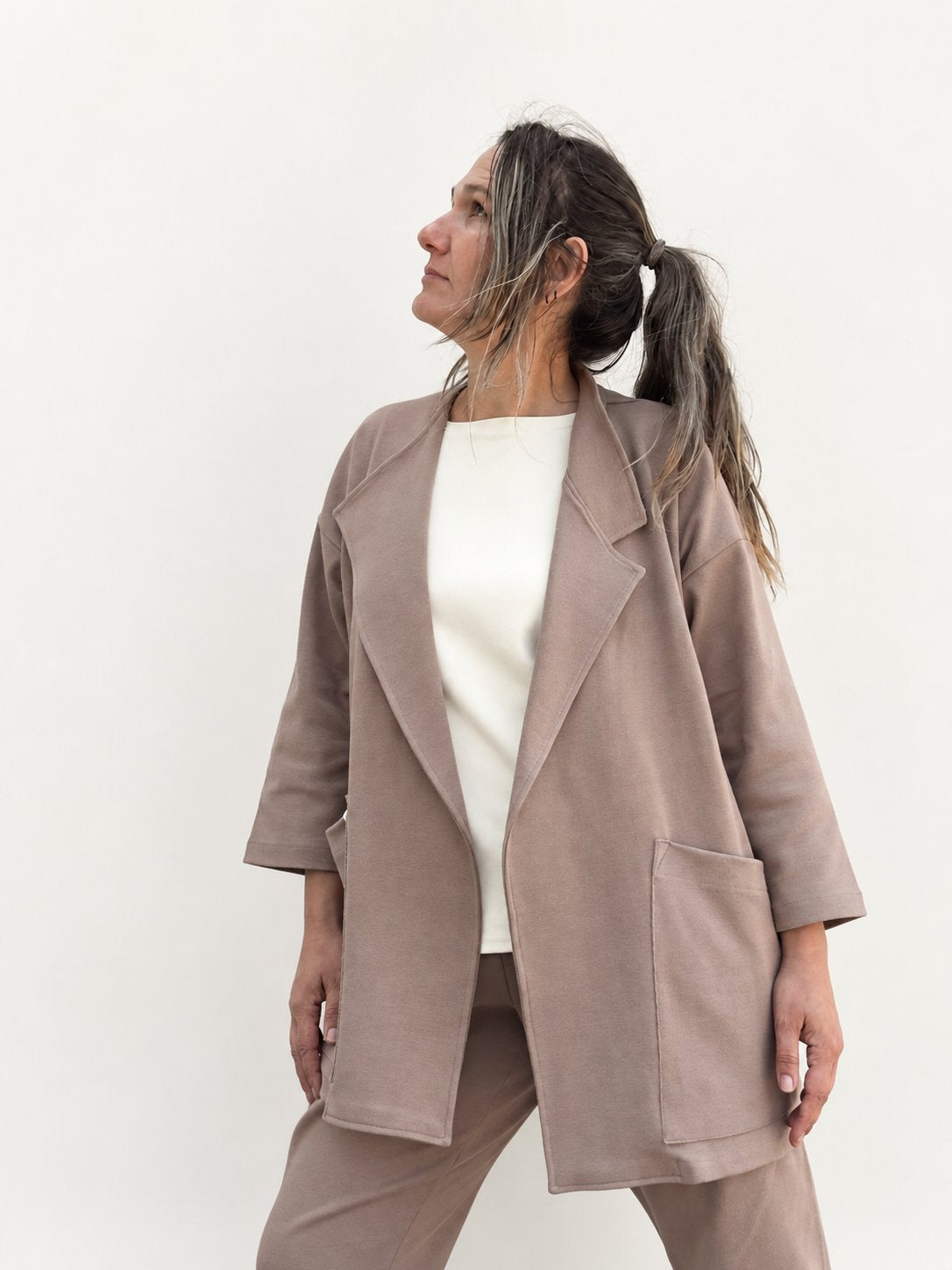 JARE CHAQUETA ASIMÉTRICA MAQUILLAJE de Maider Alzaga, fotografía 4.