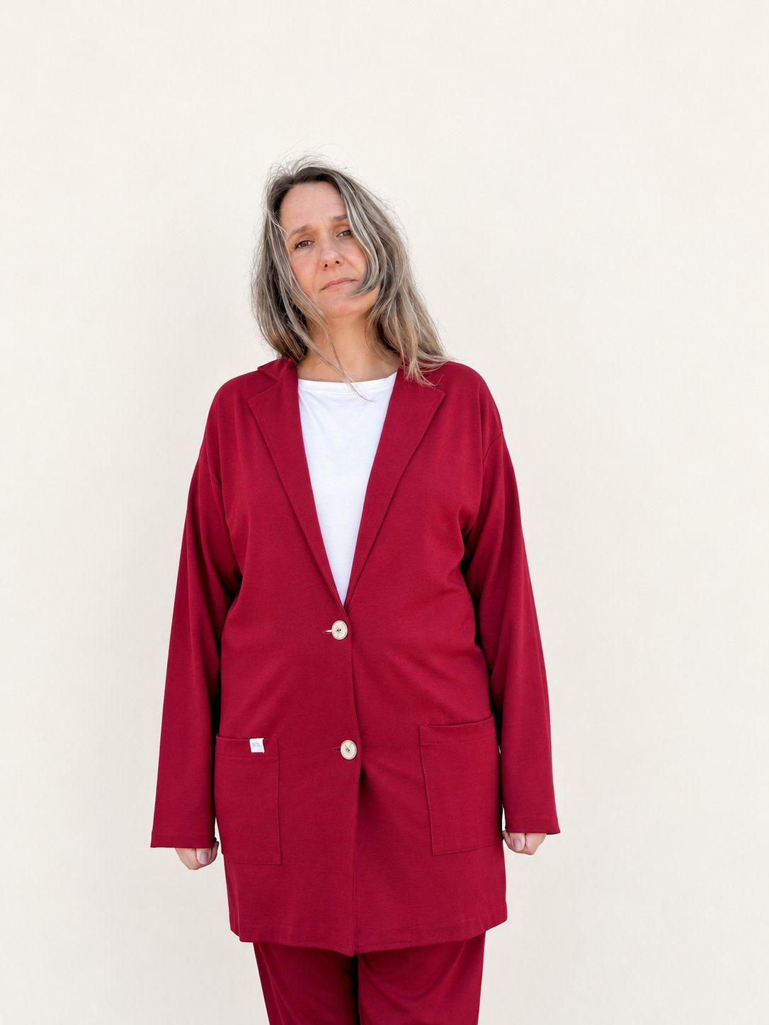 Maider Alzaga — maite blazer burdeos, fotografía 2