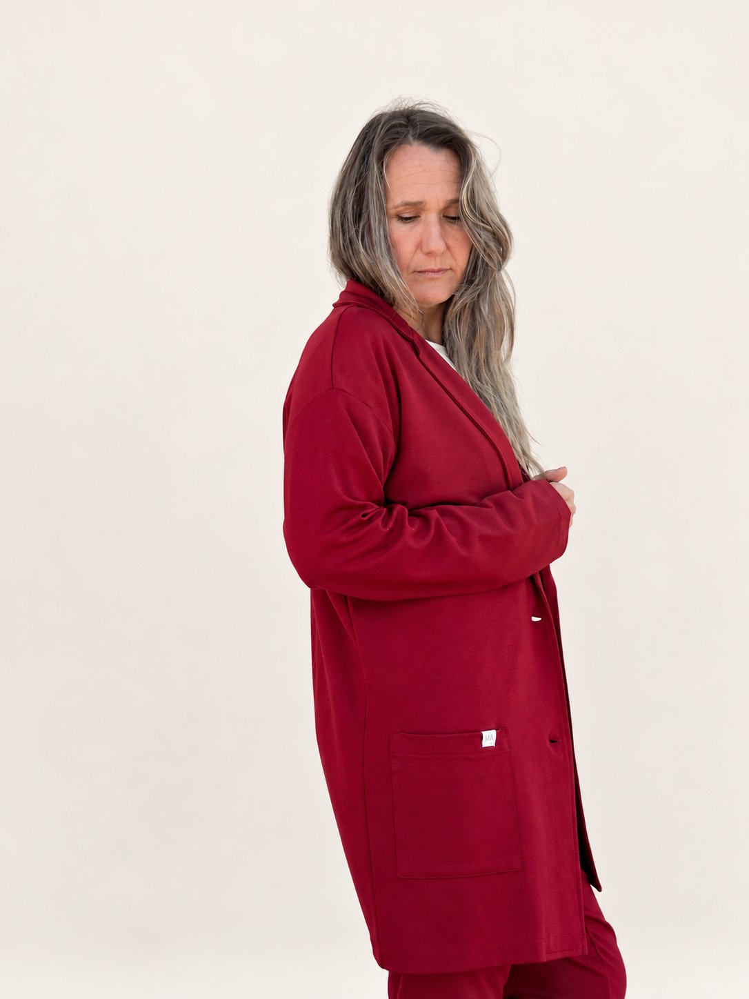 Maider Alzaga — maite blazer burdeos, fotografía 3