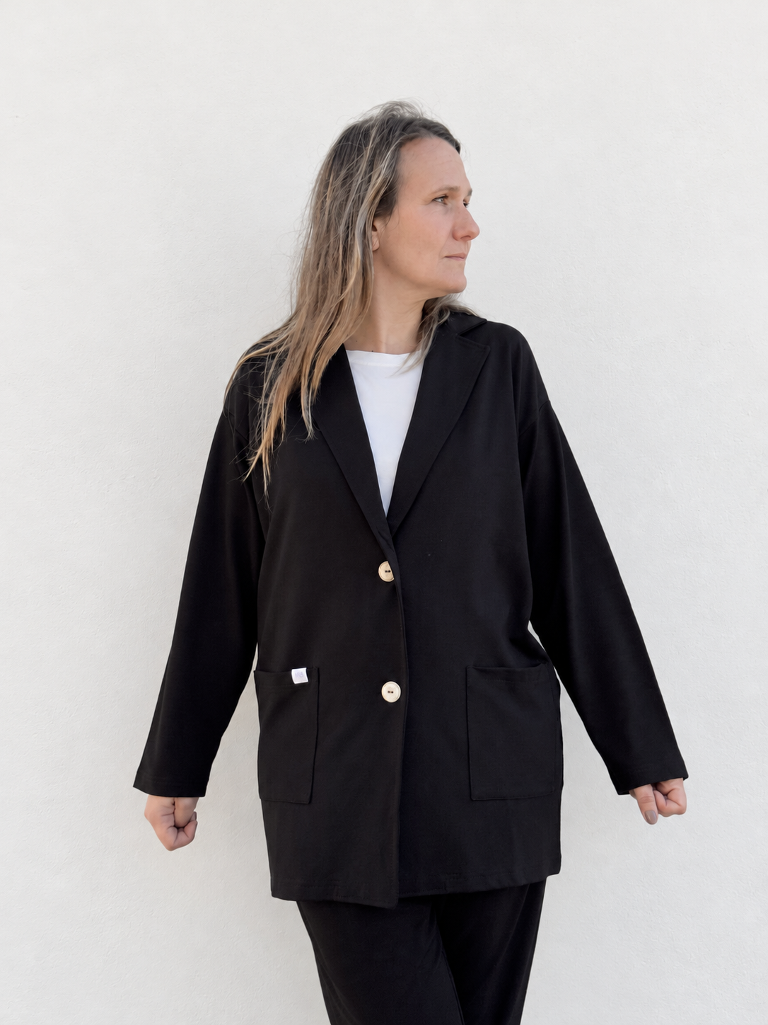 Blazer Maite negro de Maider Alzaga, fotografía 2