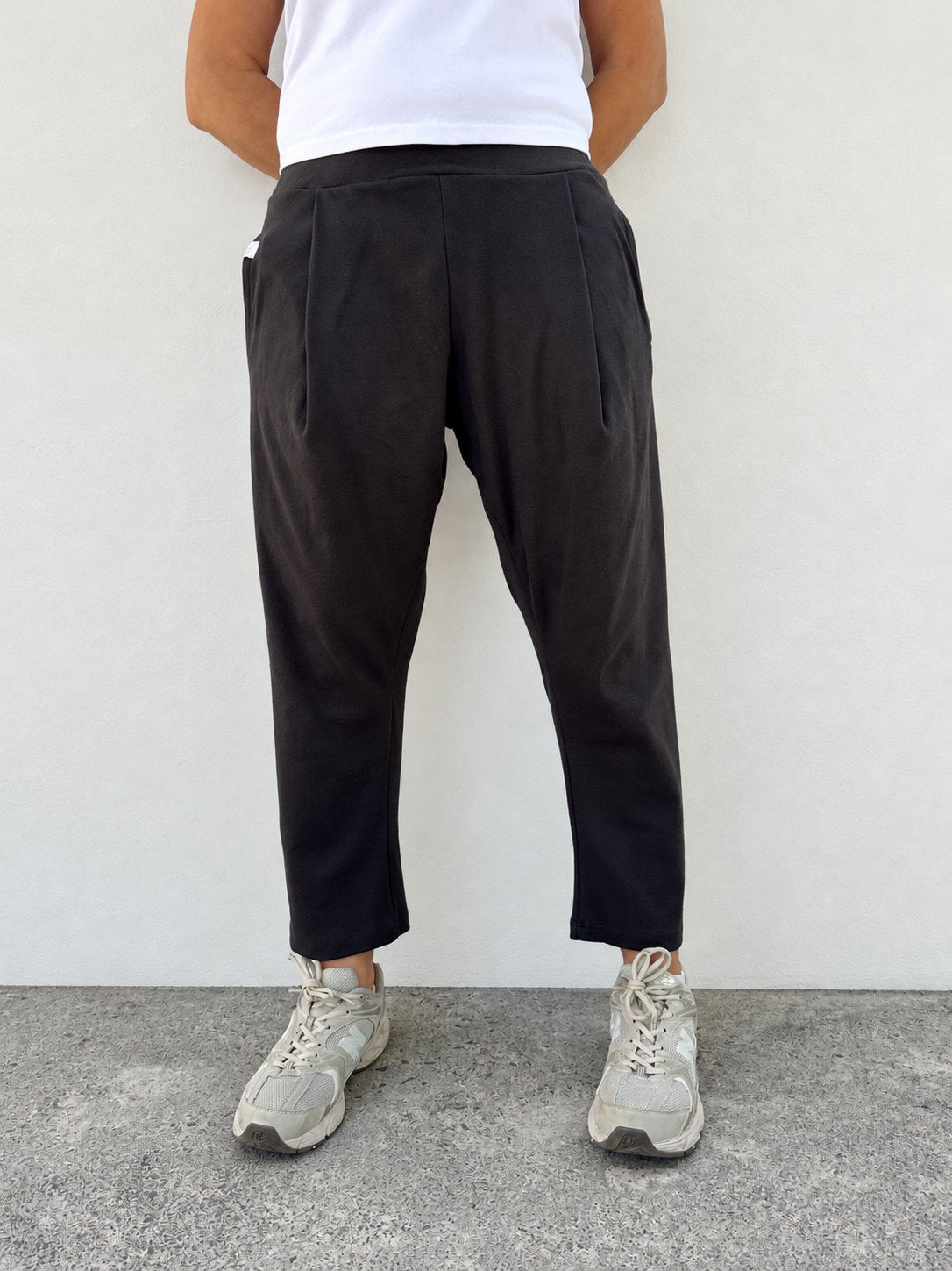 Pantalón Daniela antracita de Maider Alzaga, fotografía 1