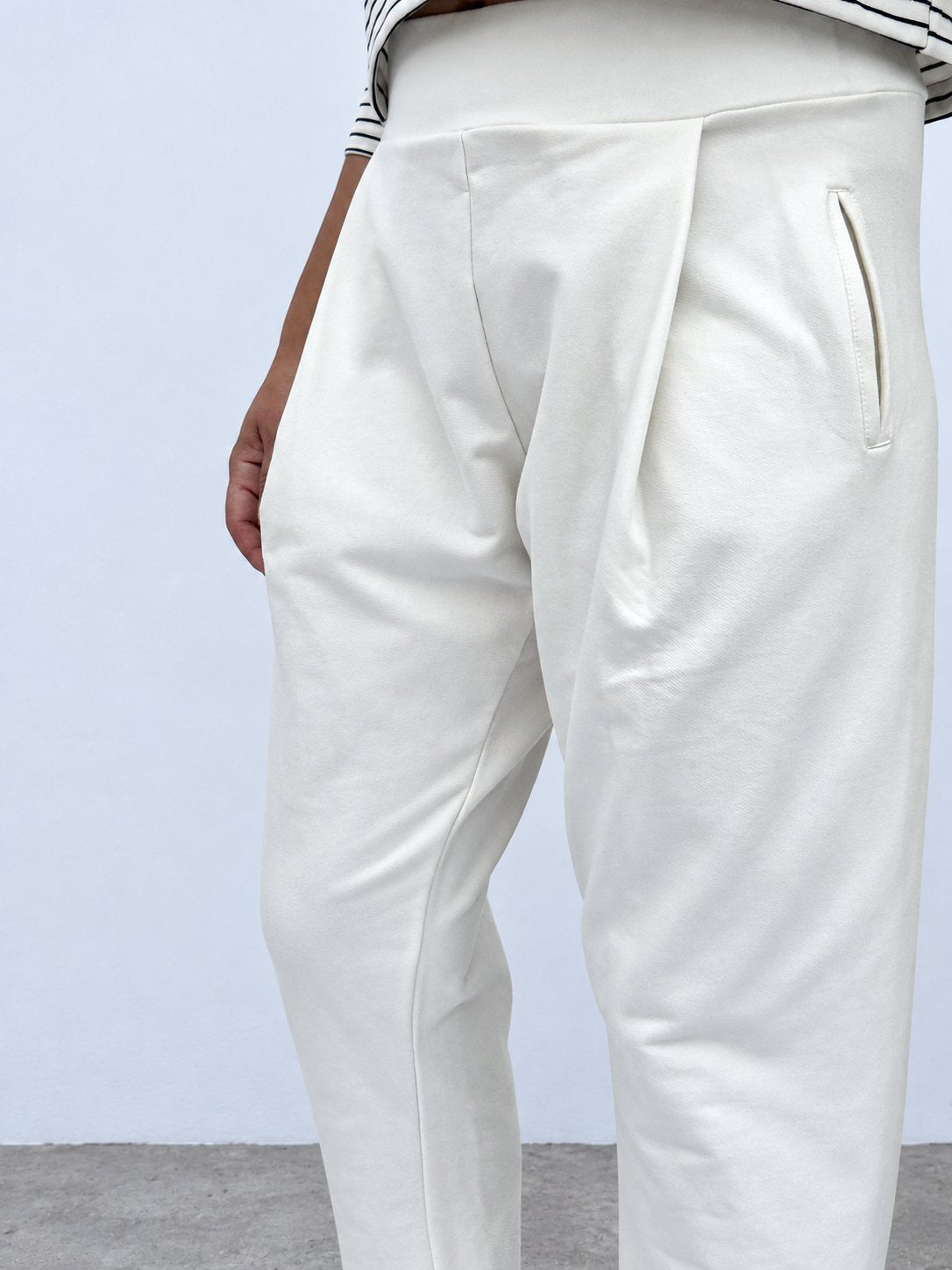 Pantalón Daniela blanco de Maider Alzaga, fotografía 2