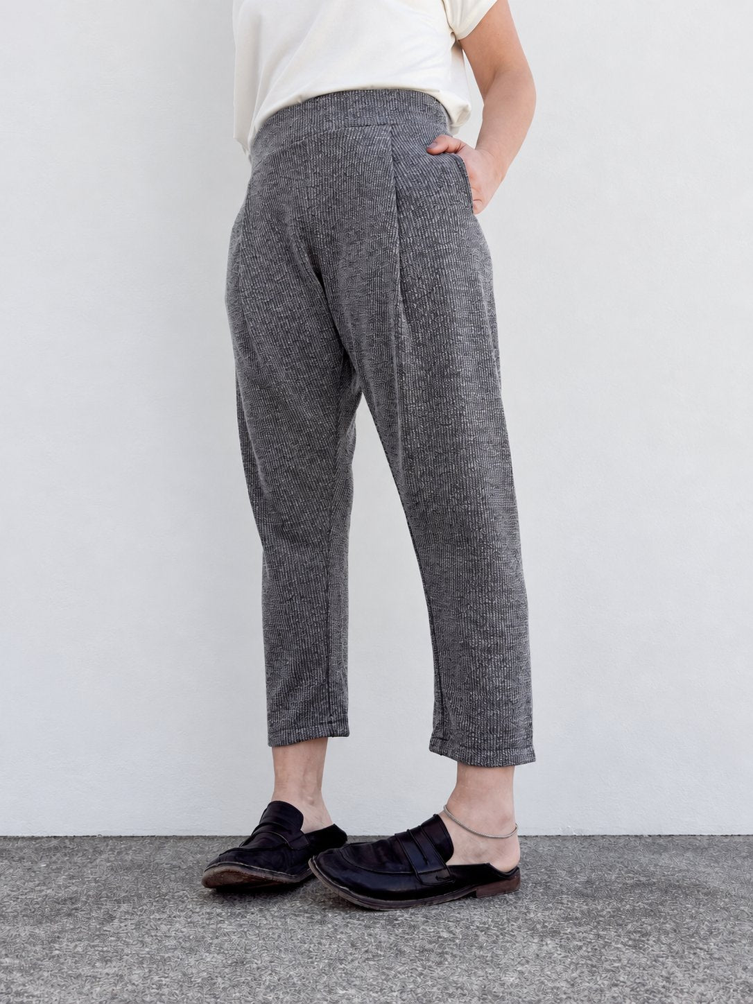 Pantalón Daniela gris canale de Maider Alzaga, fotografía 2