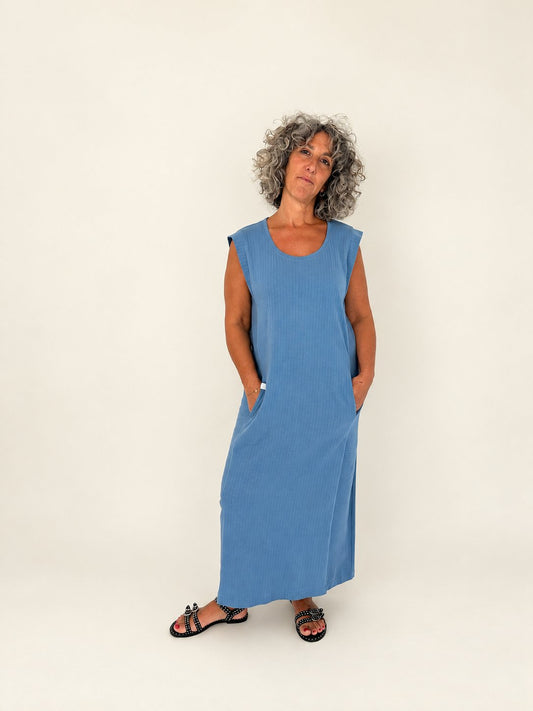 Maider Alzaga — vestido largo Janire azul con bolsillos, vista frontal