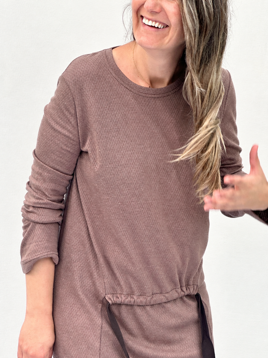Vestido Soka marrón claro de Maider Alzaga, detalle 1