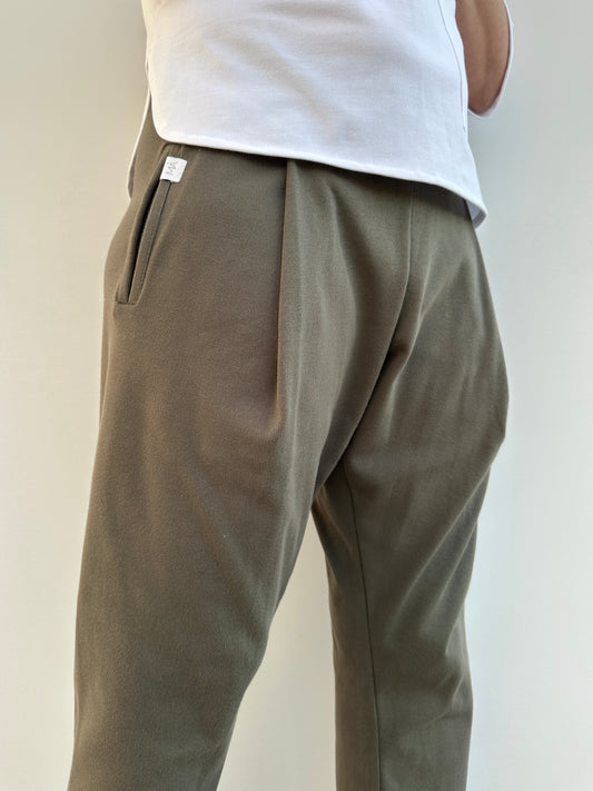 DANIELA PANTALON CON PINZAS VERDE OLIVA