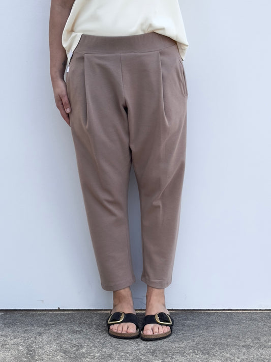 DANIELA PANTALON CON PINZAS MAQUILLAJE