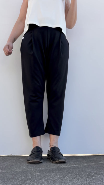 DANIELA PANTALON CON PINZAS NEGRO