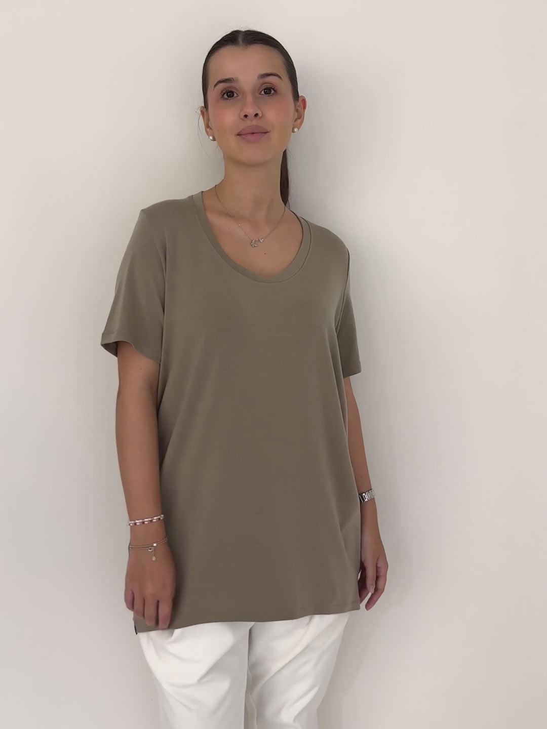 Camiseta Marylin de Maider Alzaga beige fino caido