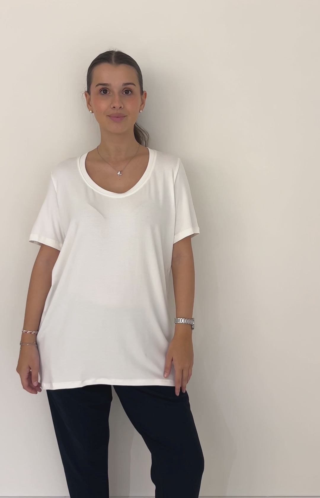 Camiseta Marylin de Maider Alzaga blanco fino caido